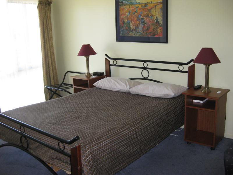 Eight Spence Motel Warrnambool Exterior photo