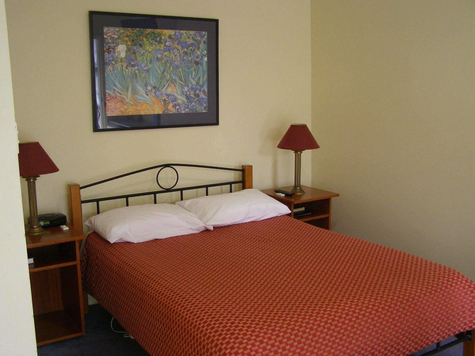 Eight Spence Motel Warrnambool Exterior photo