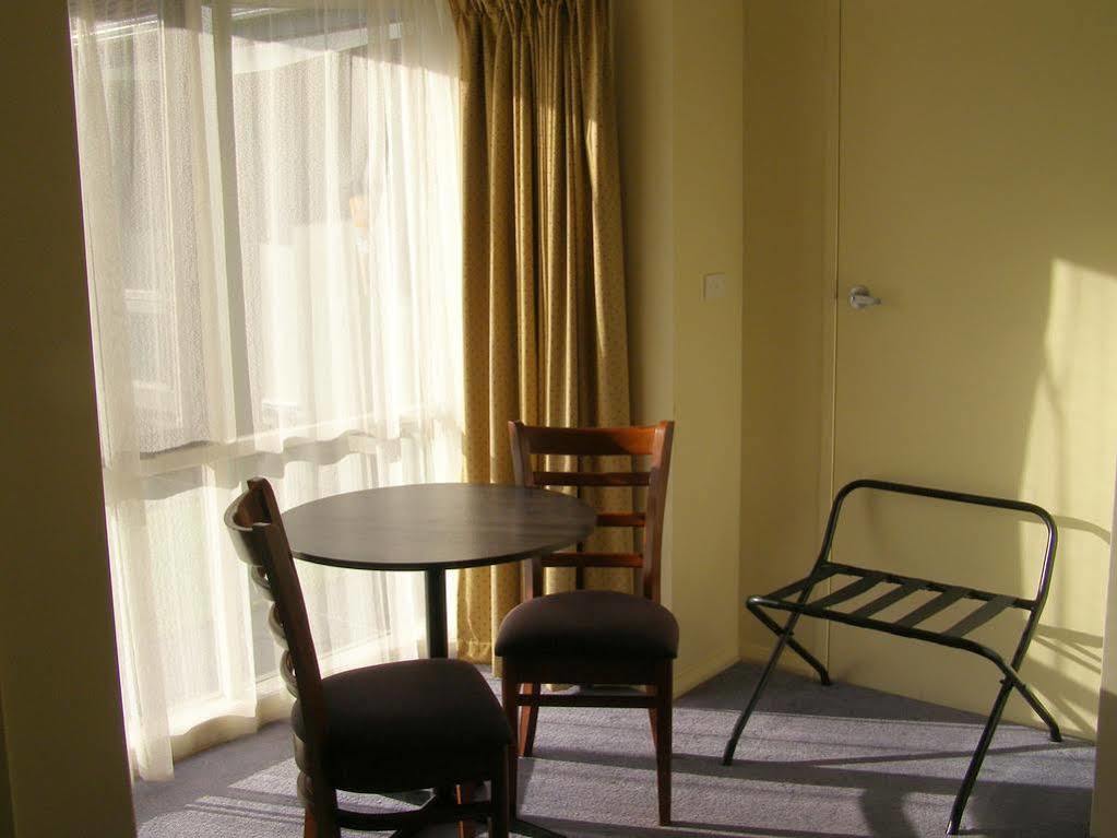 Eight Spence Motel Warrnambool Exterior photo