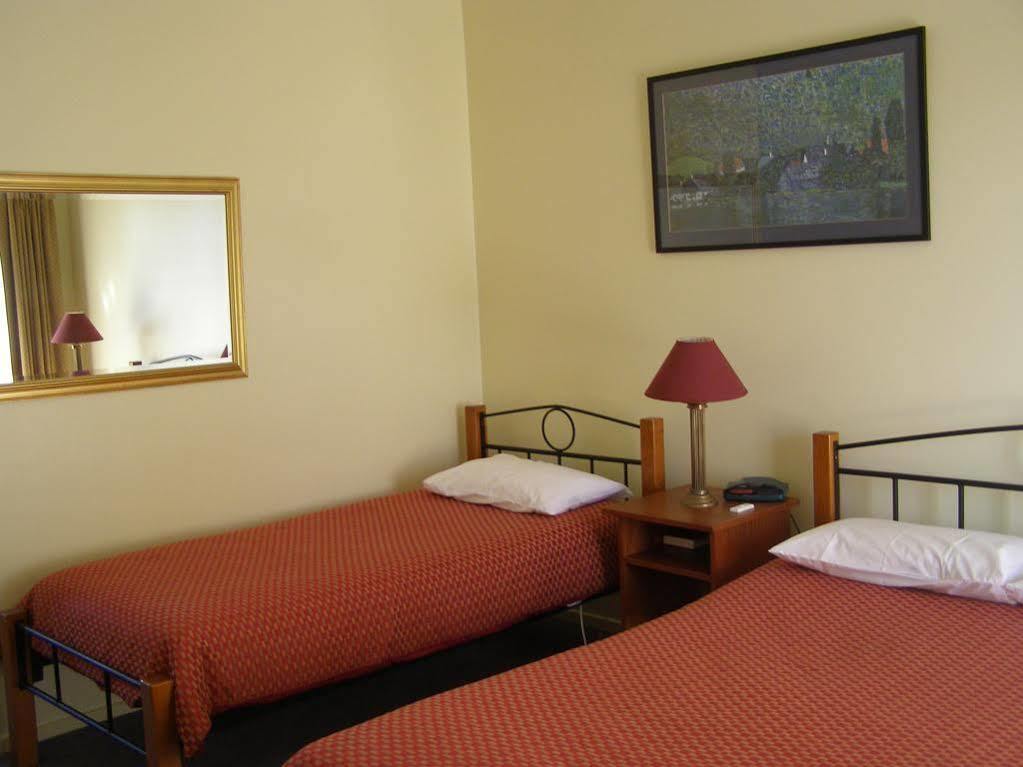 Eight Spence Motel Warrnambool Exterior photo